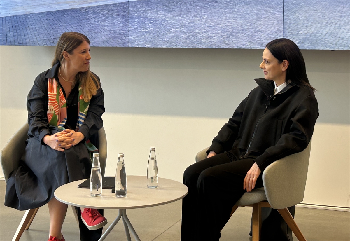 Bettina Pousttchi, İstanbul Modern'de Dikey Otoyollar'ı anlattı