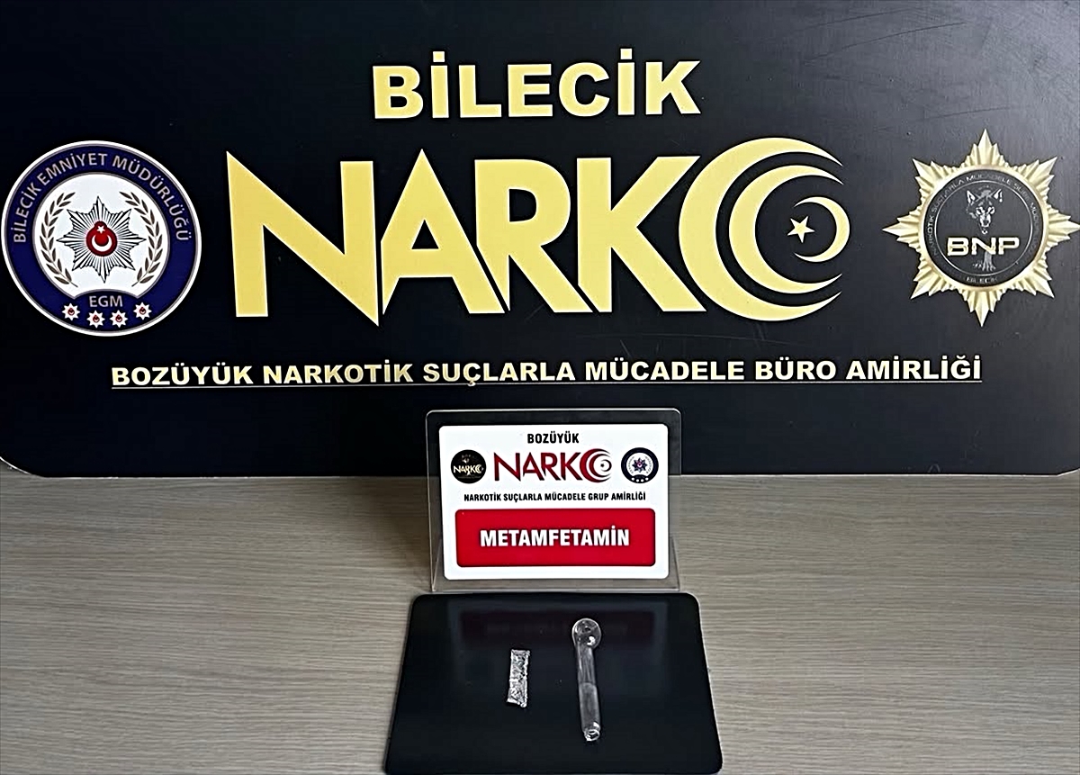 Bilecik Bozüyük'te narkotik aramasında uyuşturucu bulunan şüpheli gözaltına alındı.