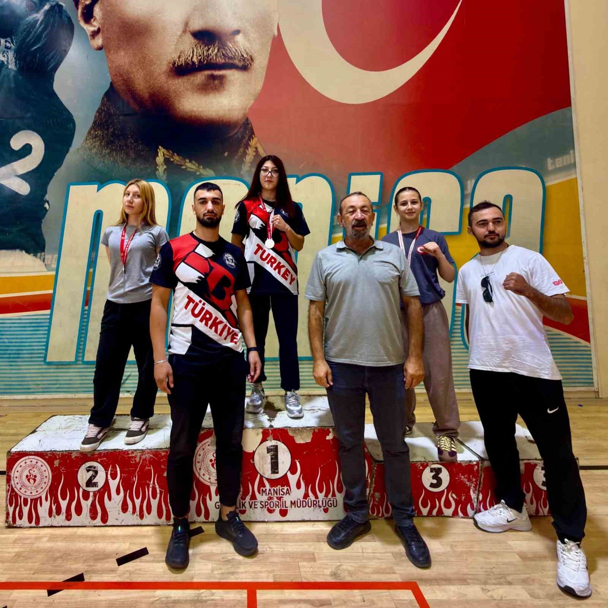 Bilecikli muaythai sporcuları Manisa'daki 17. Zafer Kupası'ndan 8 dereceyle döndü