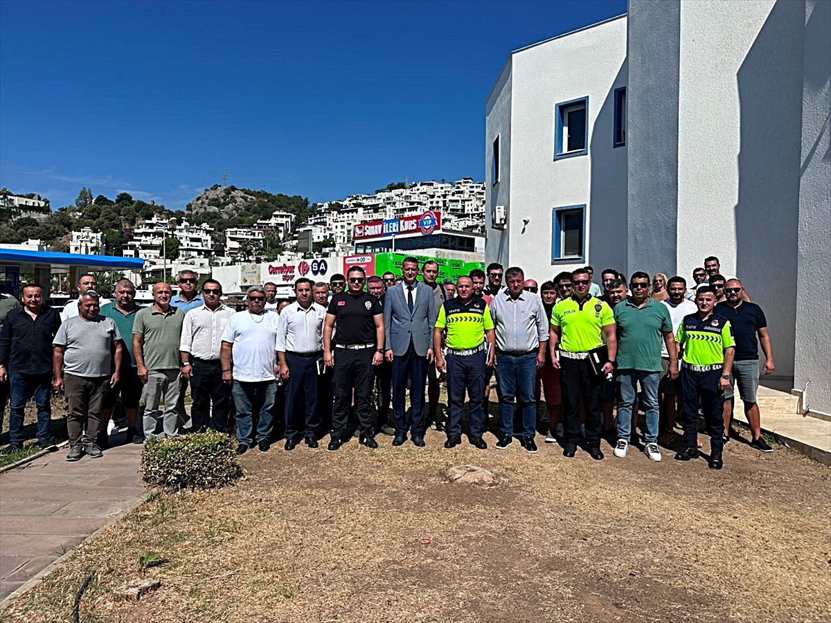 Bodrum'da okul servisçilerine 2026-2027 eğitim yılı bilgilendirme toplantısı yapıldı