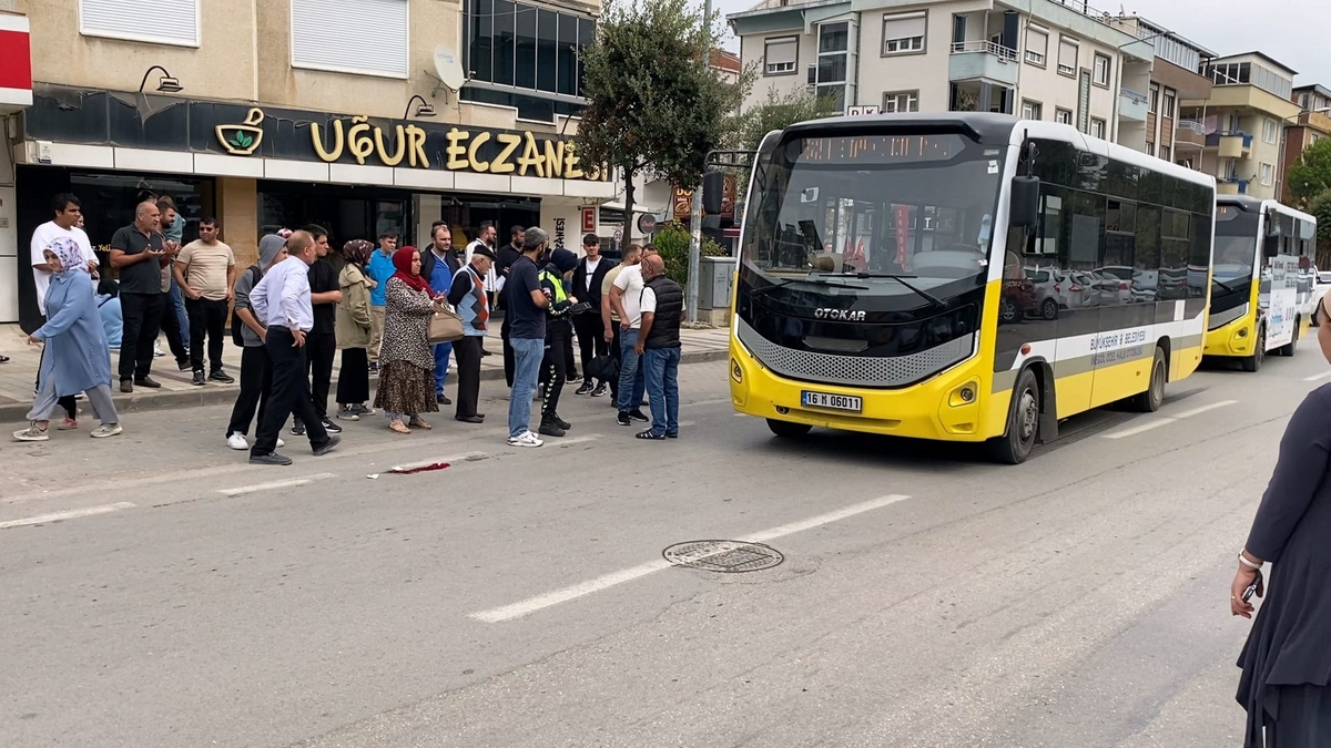 Bursa'da halk otobüsü kadına çarptı, kadın ağır yaralandı; şoför gözaltına alındı