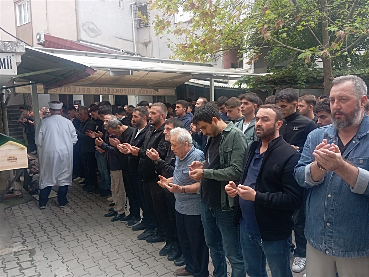 Bursa'da trafik kazasında yaralanıp ölen motosiklet sürücüsü Orhangazi'de defnedildi