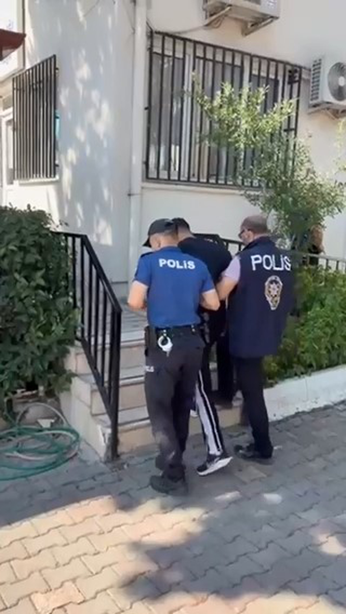 Bursa İznik'te kesinleşmiş hapis cezası olan 3 hükümlü cezaevine teslim edildi