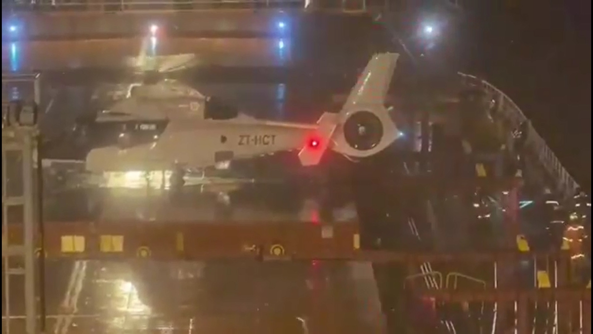 Cape Town’da helikopterle tahliye edilen yaralı denizci hastaneye sevk edildi