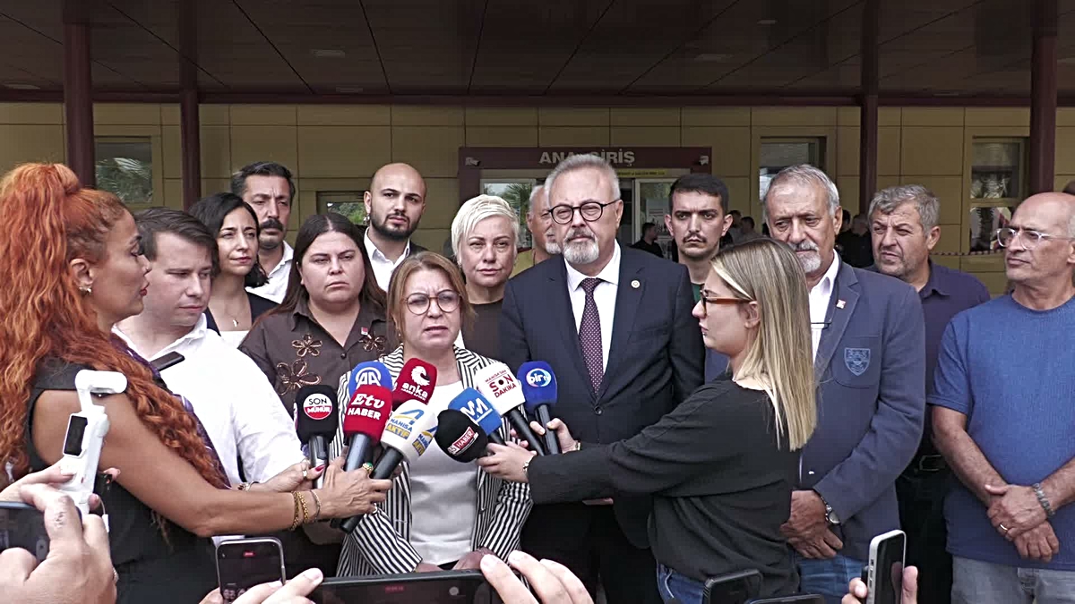 CHP heyeti, Manisa Turgutlu'da okul saldırısında yaralanan 11 öğrenciyi ziyaret etti