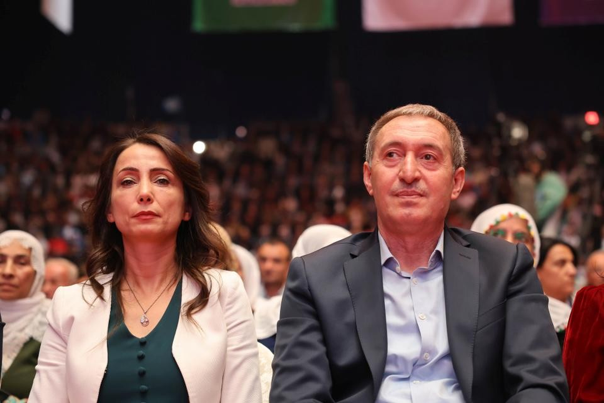 DEM Parti Eş Başkanları, Manisa Turgutlu'da okul önünde saldırı için soruşturma istedi