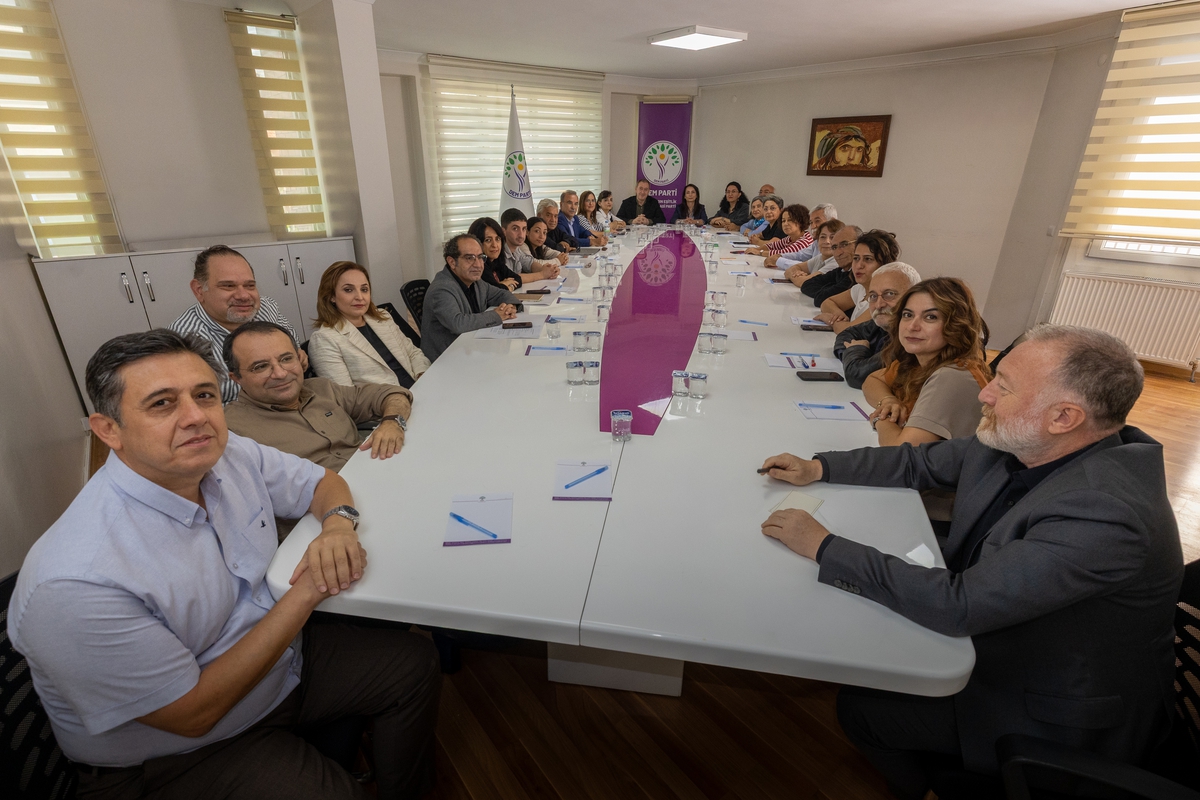 DEM Parti MYK'sı 8 saatlik toplantıda TBMM ve manipülasyon gündemini ele aldı