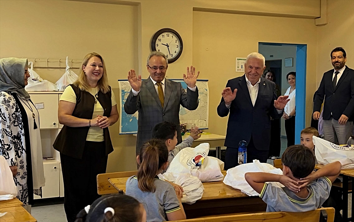 Edirne'de kaykay parkı yapımı sürüyor, İpsala'ya yol süpürme aracı verildi
