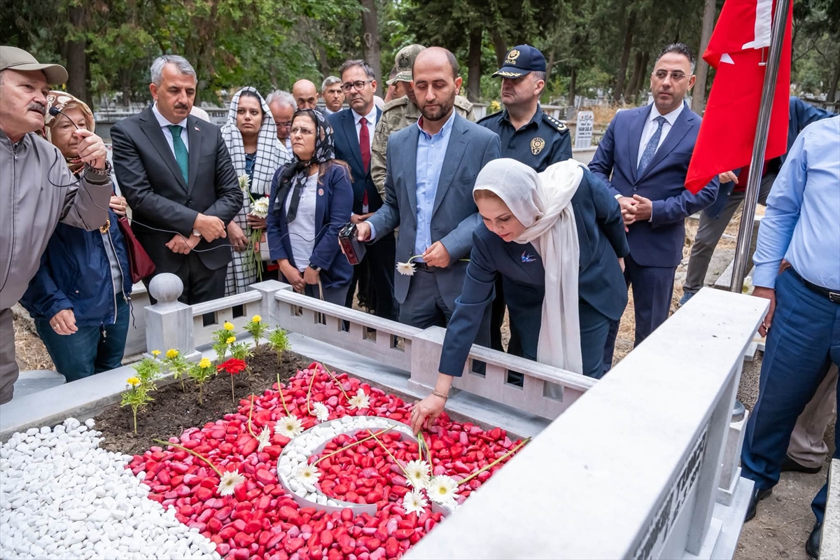 Edirne'de şehitler kabirleri başında anıldı