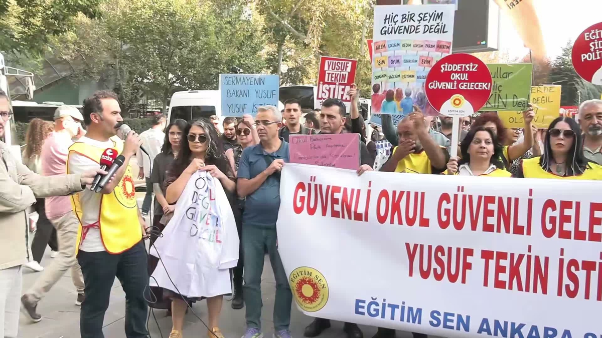 Eğitim-Sen, Manisa Turgutlu'da 11 öğrencinin yaralandığı saldırıyı protesto etti
