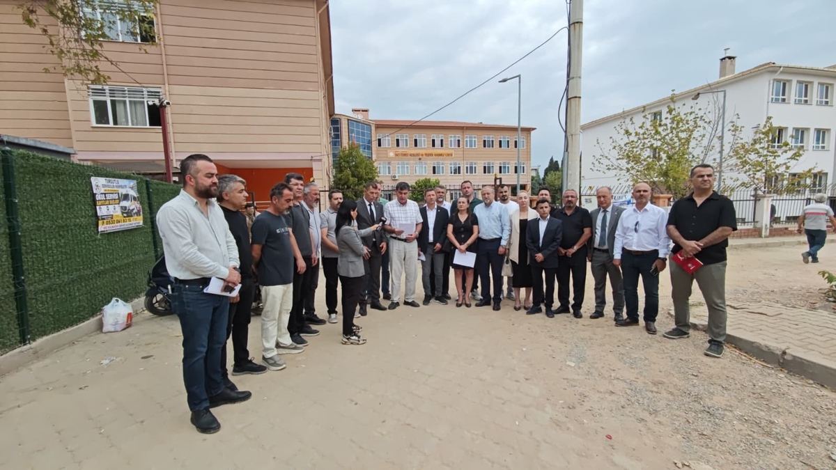 Eğitim sendikaları Turgutlu'da okul saldırısında yaralı öğrenciler için önlem istedi