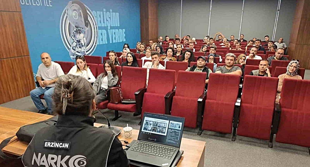 Erzincan'da Emniyet personeli 120 özel güvenlik görevlisine eğitim verdi