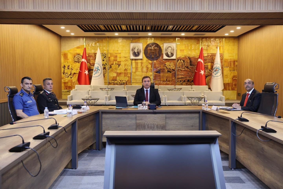 Erzincan Valisi Aydoğdu, 81 il valisinin olduğu okul güvenliği toplantısına katıldı