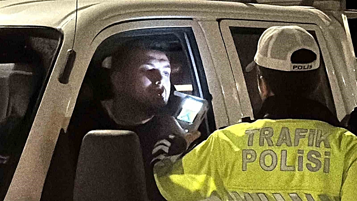 Eskişehir'de 100 polisin katıldığı denetimde 13 araca 60 bin 297 TL ceza kesildi
