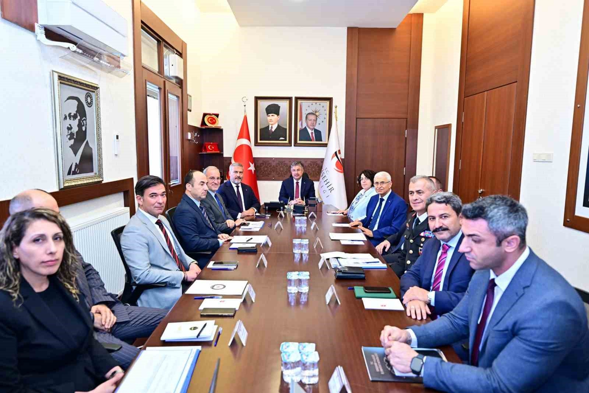 Eskişehir Valisi Yılmaz, üniversitelerin güvenliği için toplantıya başkanlık etti