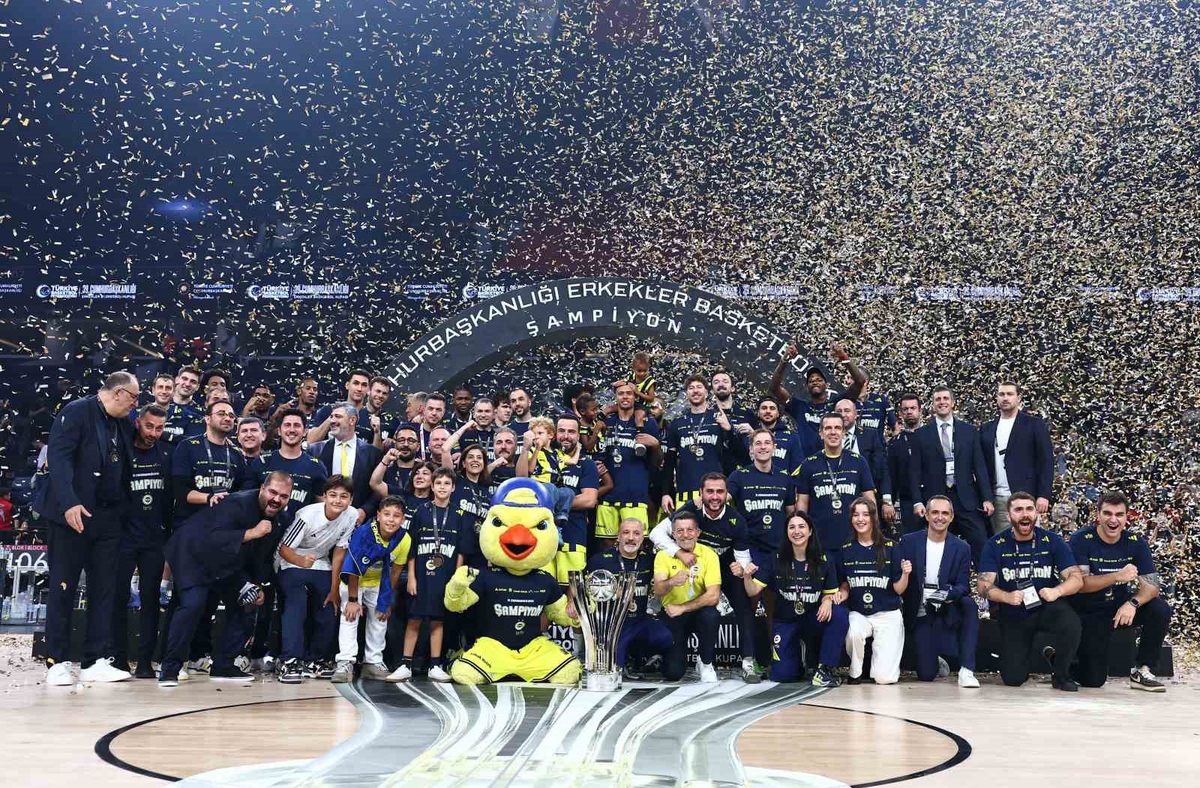 Fenerbahçe, Beşiktaş'ı 72-59 yenip Cumhurbaşkanlığı Kupası'nı 9. kez kazandı