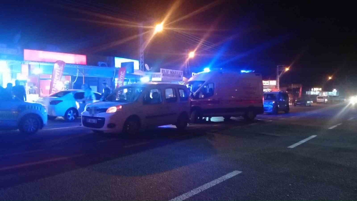 Gaziantep İslahiye'de hafif ticari araca arkadan çarpan araçtaki 1 kişi yaralandı
