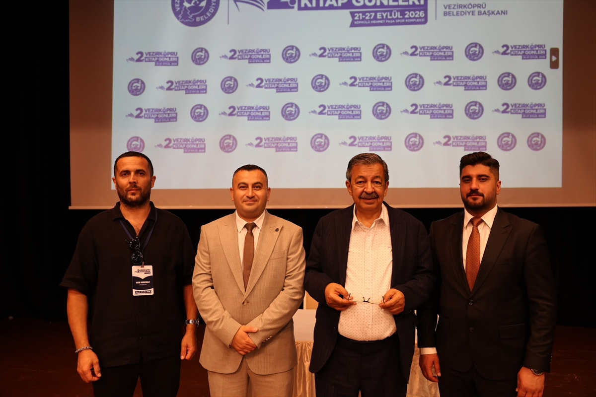 Hayati İnanç, Vezirköprü Kitap Günleri'nde okurlarıyla söyleşti ve kitap imzaladı