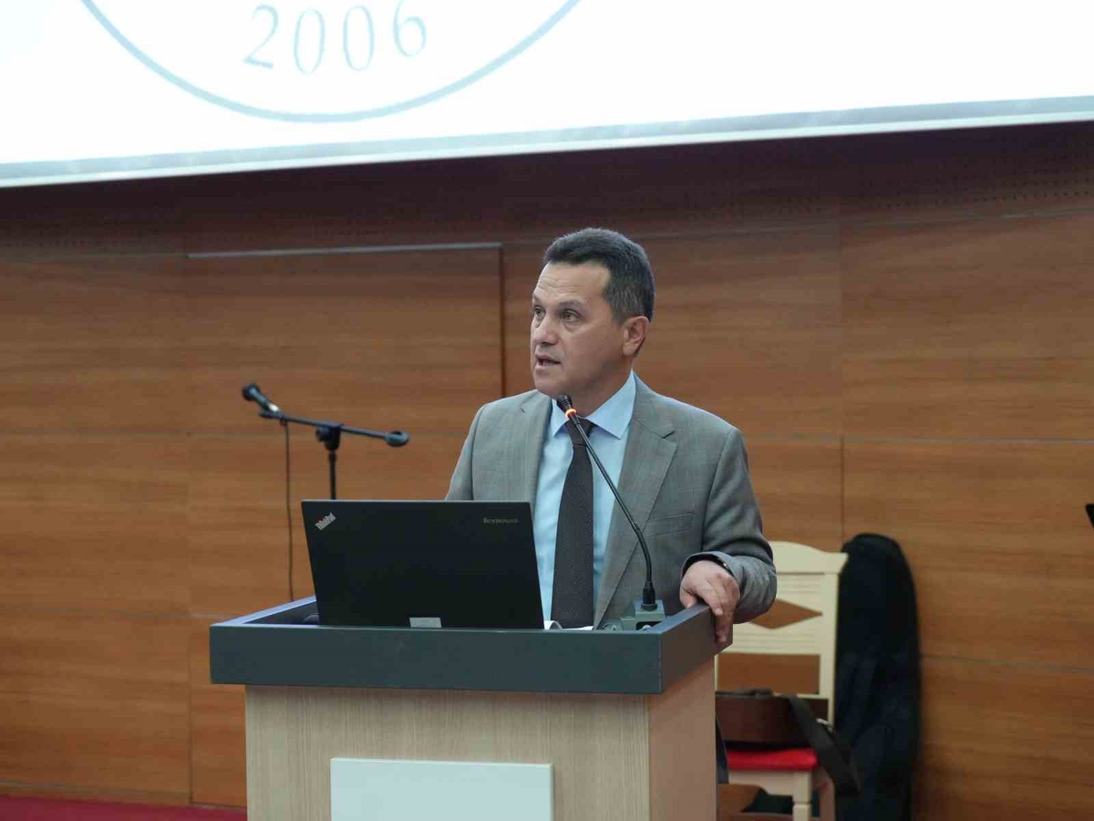 Kastamonu Üniversitesi Rektörü, öğrencilere yapay zekanın mimarı olacaklarını söyledi