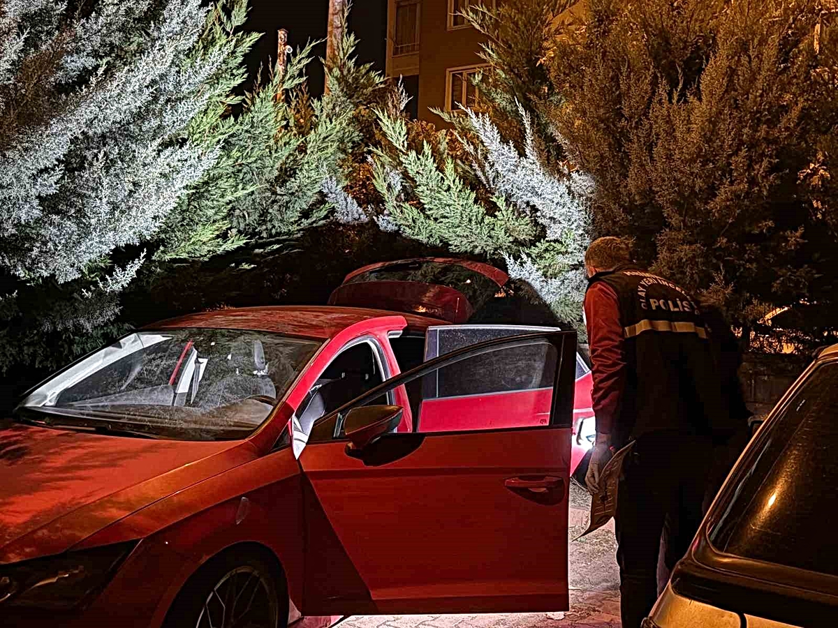 Kayseri'de 20 gün önce çalınan otomobil otoparkta bulundu, arkadaşı gözaltına alındı