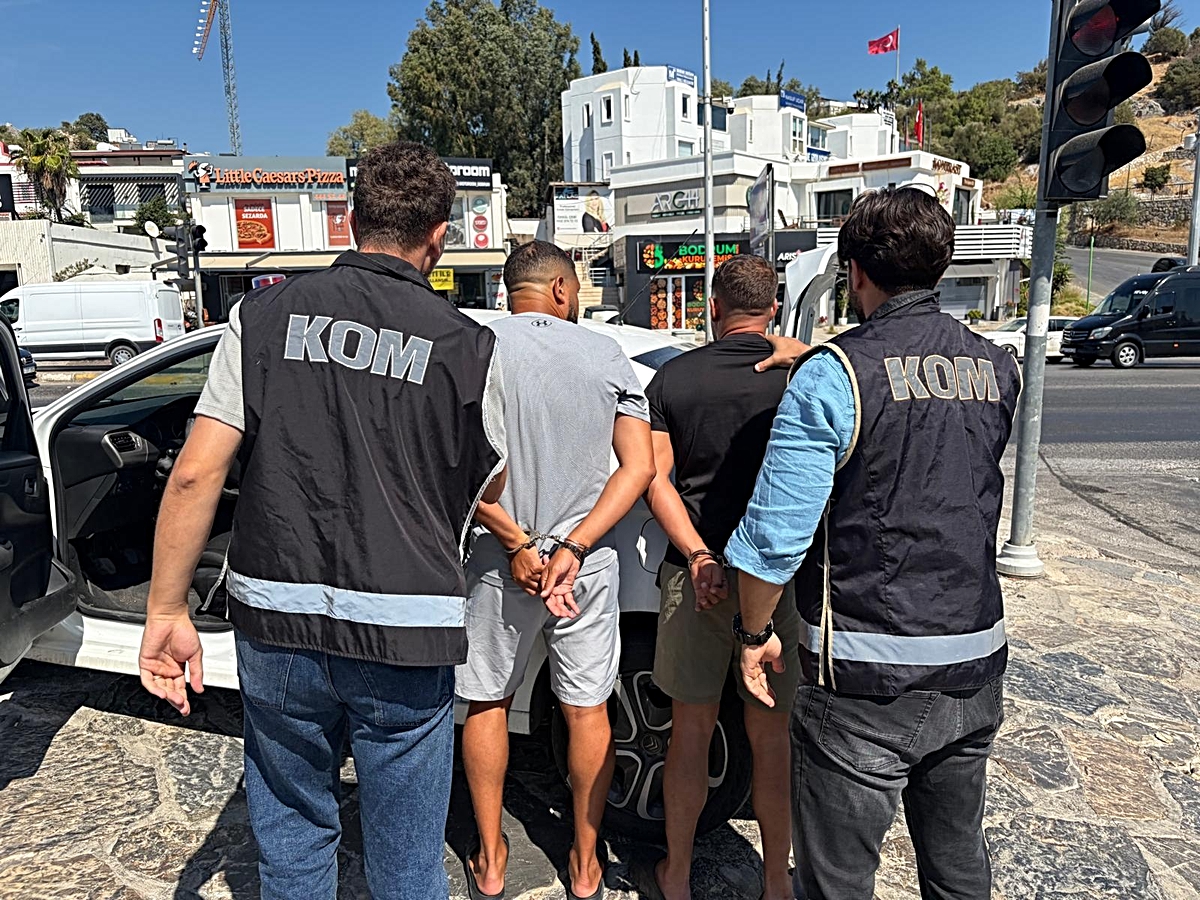 Fransa'nın kırmızı bültenle aradığı şüpheli Bodrum'da yakalandı! Sahte kimlikle Türkiye'de dolaşmış