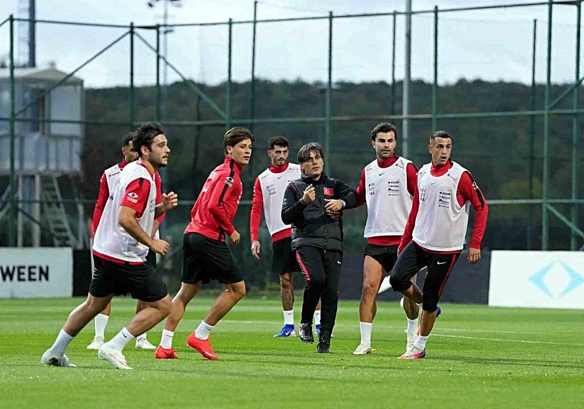 Kocaeli'de Fransa ile karşılaşacak A Milli Futbol Takımı basına kapalı idman yaptı