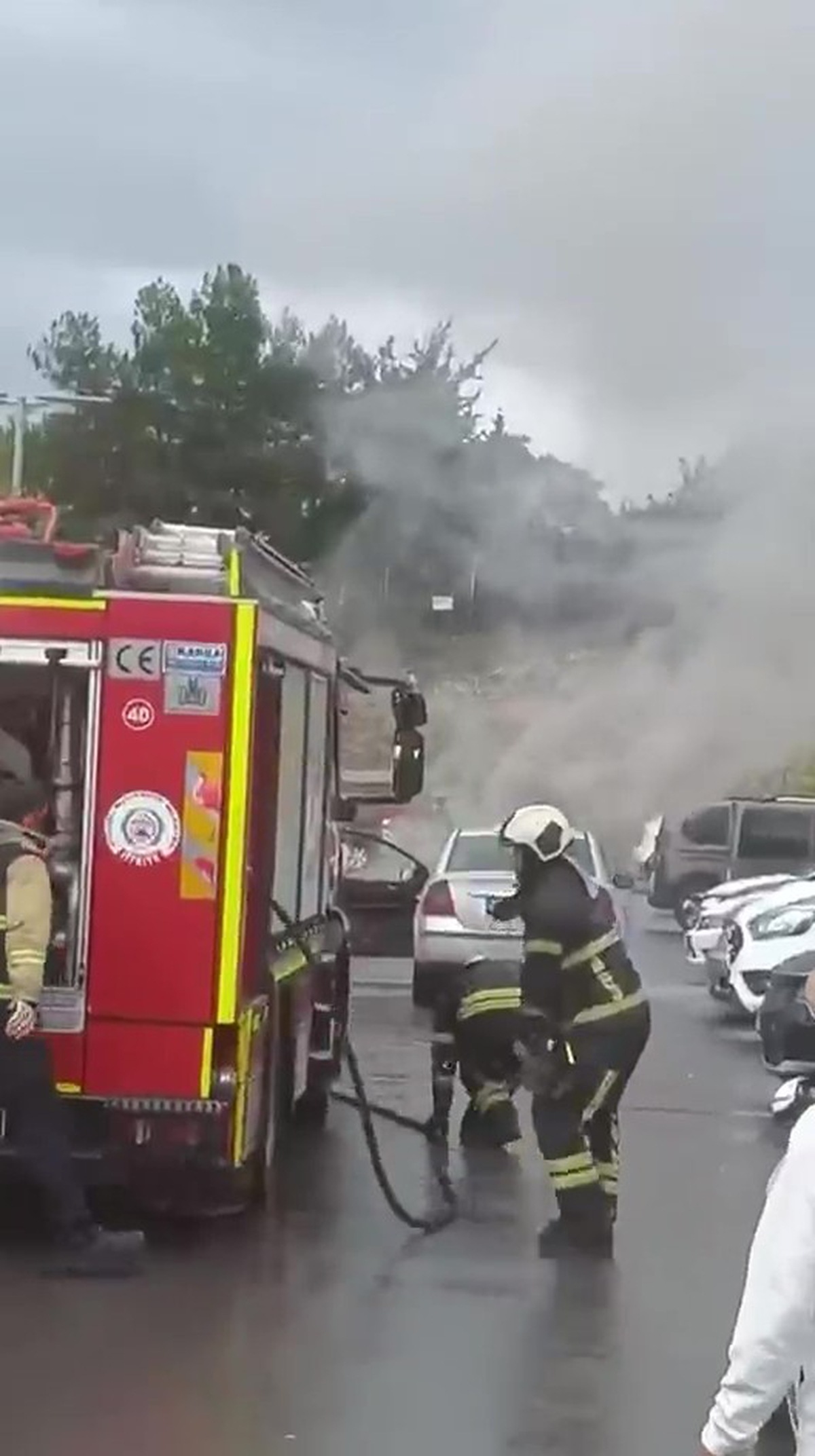 Kocaeli Şehir Hastanesi otoparkındaki otomobilde çıkan yangın itfaiyece söndürüldü