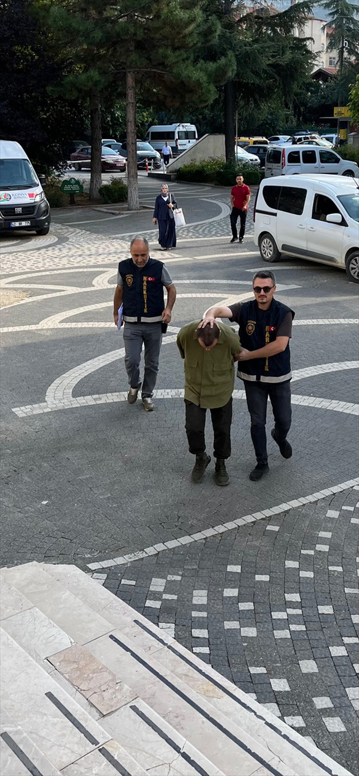 Konya Akşehir'de uyuşturucu operasyonunda 47 hap ele geçirildi, zanlı tutuklandı