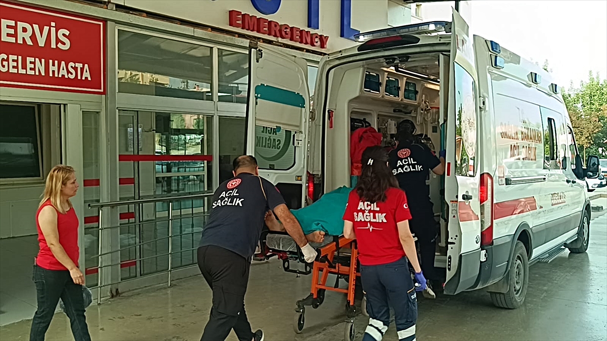 Kozan'da ağır yaralanan motosiklet sürücüsü Adana'ya sevk edildi