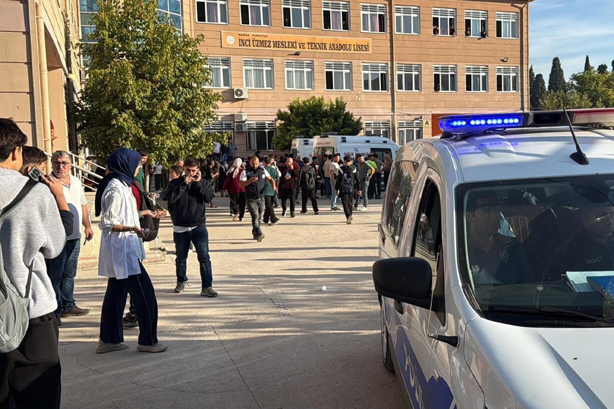 Manisa'da okula silahlı saldırı! Yaralı öğrenciler var