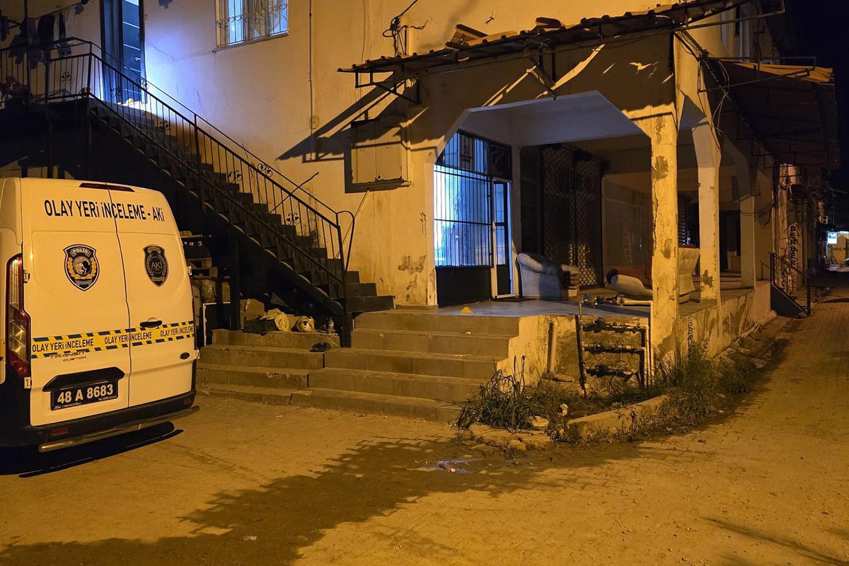 Milas'ta aynı evdeki işçiler arasında çıkan bıçaklı kavgada 1 işçi öldü, 1 yaralandı