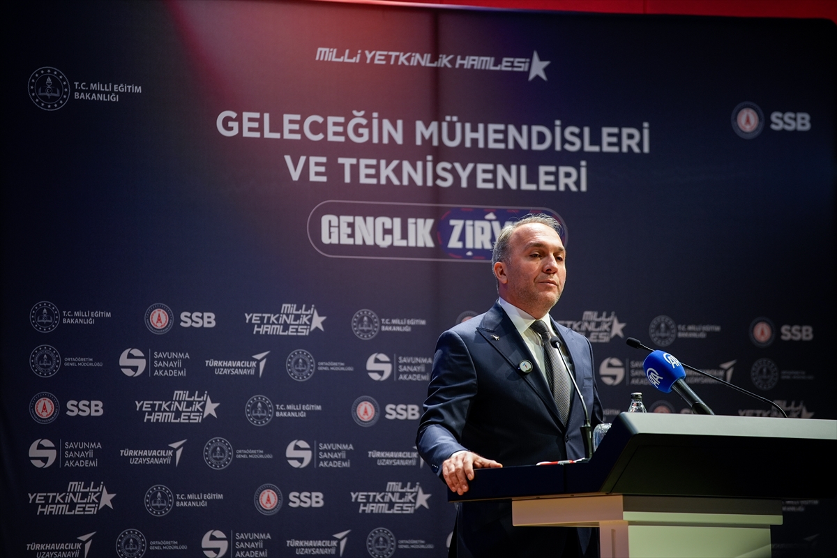 'Milli Yetkinlik Hamlesi-Geleceğin Mühendisleri ve Teknisyenleri Gençlik Zirvesi' yapıldı
