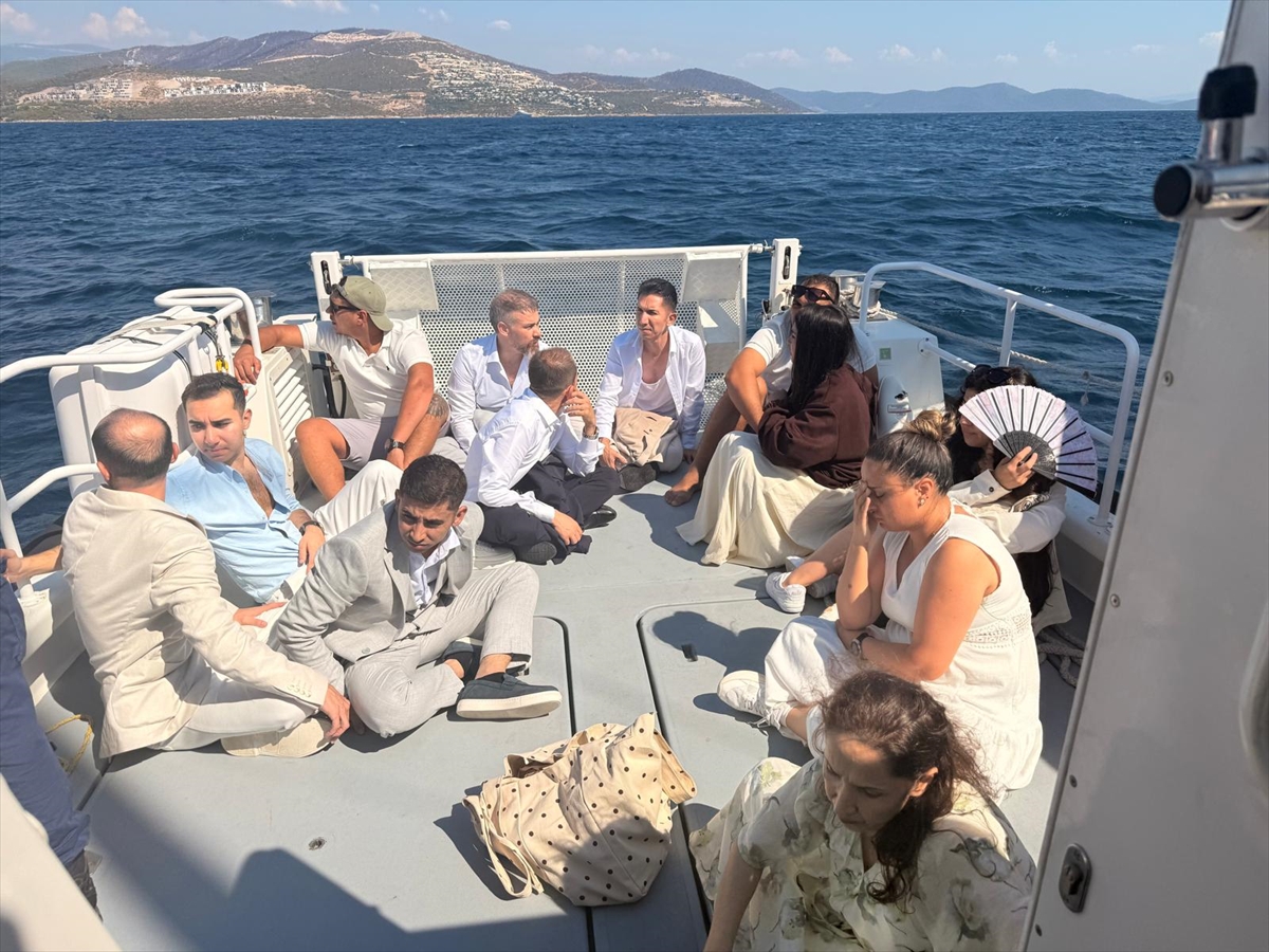 Muğla Milas açıklarında yelkenli teknede 4'ü çocuk 12 düzensiz göçmen yakalandı