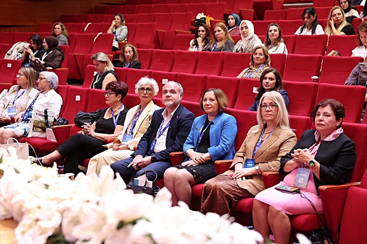 Niğde Ömer Halisdemir Üniversitesi'nde doğum sonu bakım kongresine 402 kişi katıldı