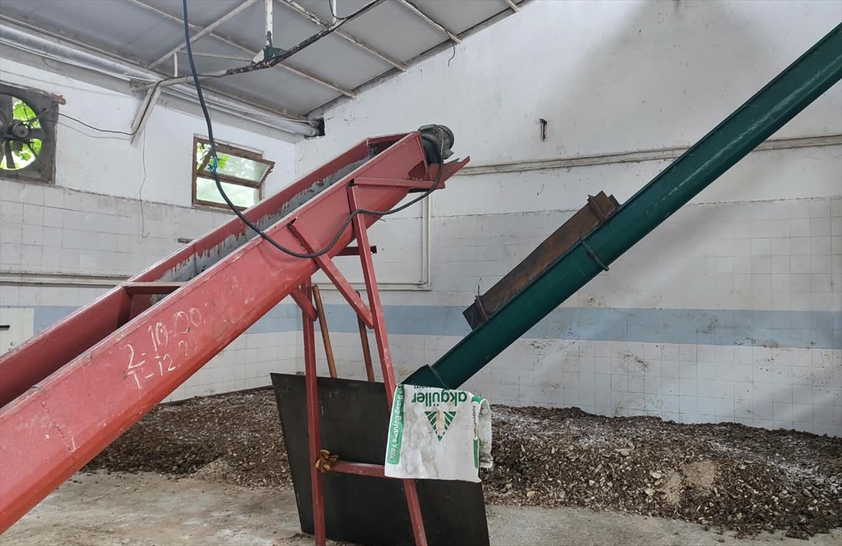 Onaysız işletmede bulunan 3 ton et-kemik unu Sakarya Arifiye'de imha edildi