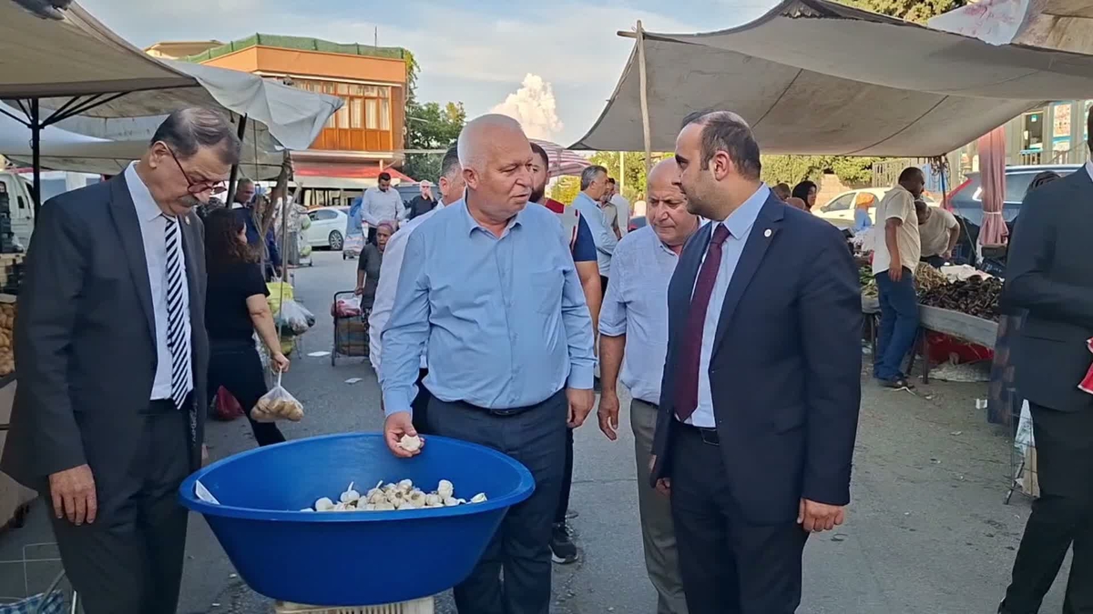 Osmaniye’de pazar esnafı YENİ Parti milletvekillerine ‘Bıçak kemiğe dayandı’ dedi