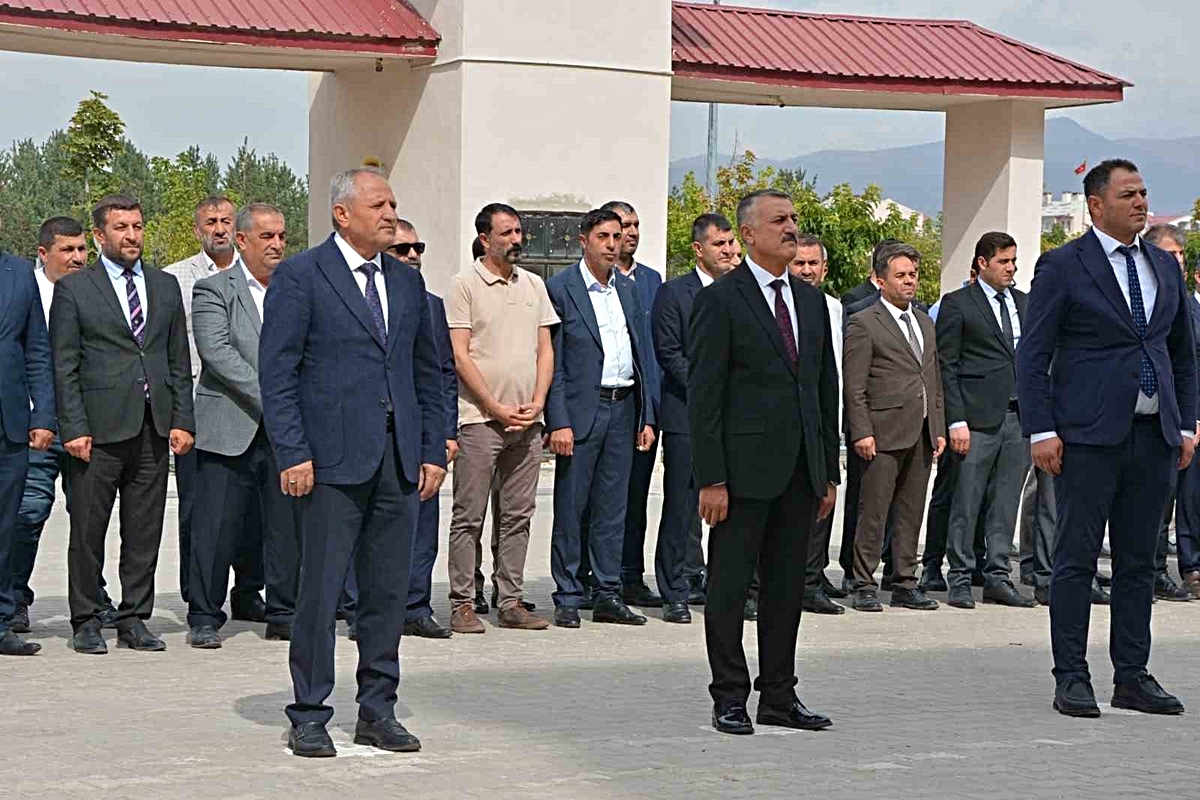 Patnos'ta İlköğretim Haftası çelenk töreni ve etkinliklerle kutlandı