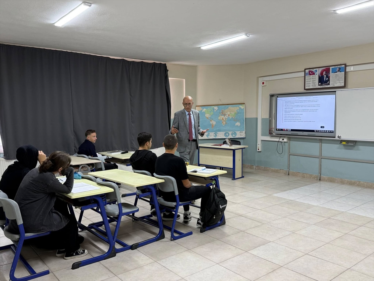 Pehlivanköy Kaymakamı esnafı, Vize İlçe Milli Eğitim Müdürü okulları ziyaret etti