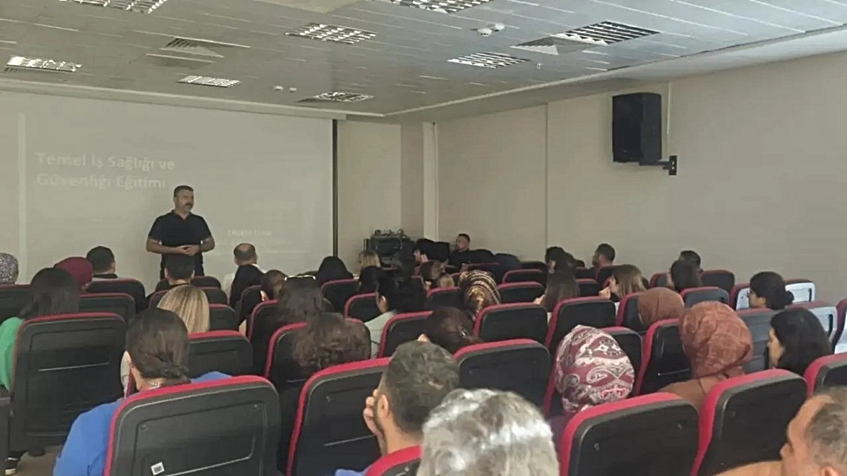 Sinop Ayancık'ta hastane çalışanlarına iş sağlığı ve güvenliği eğitimi verildi
