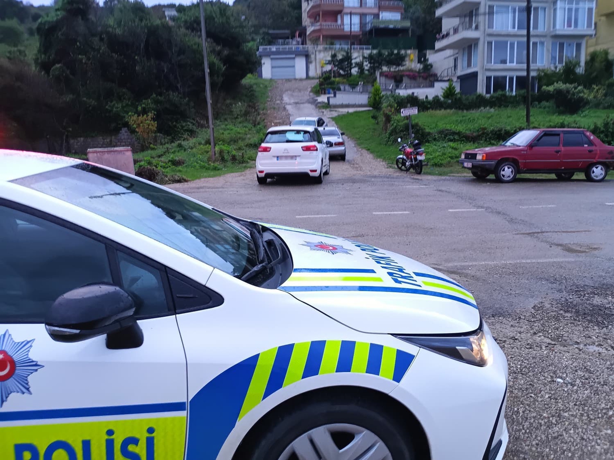 Sinop'ta otomobile çarpan motosikletin sürücüsü yaralandı, hayati tehlikesi yok