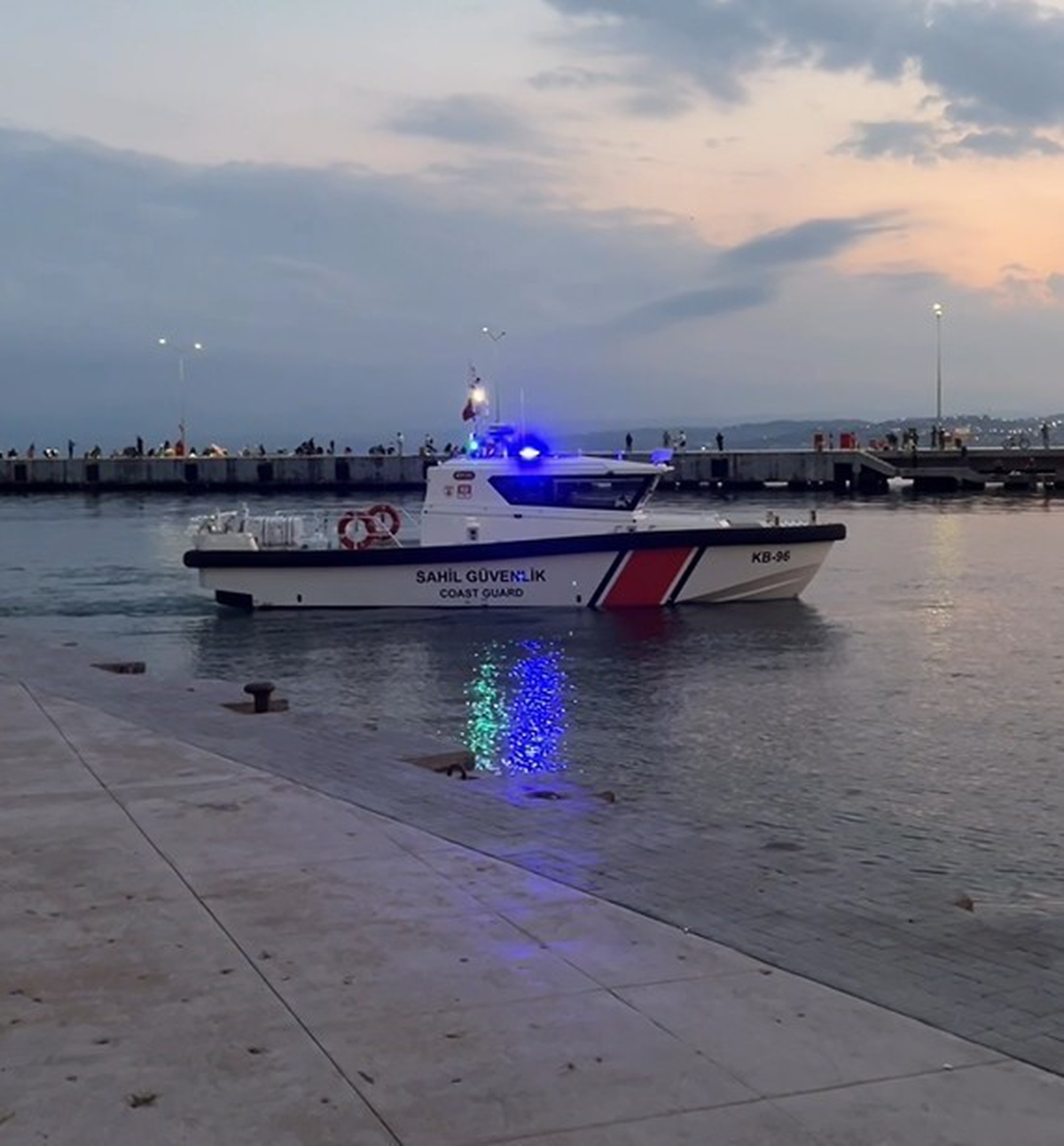Sinop'ta Sahil Güvenlik botu gezi teknelerini uzaktan kontrol etti