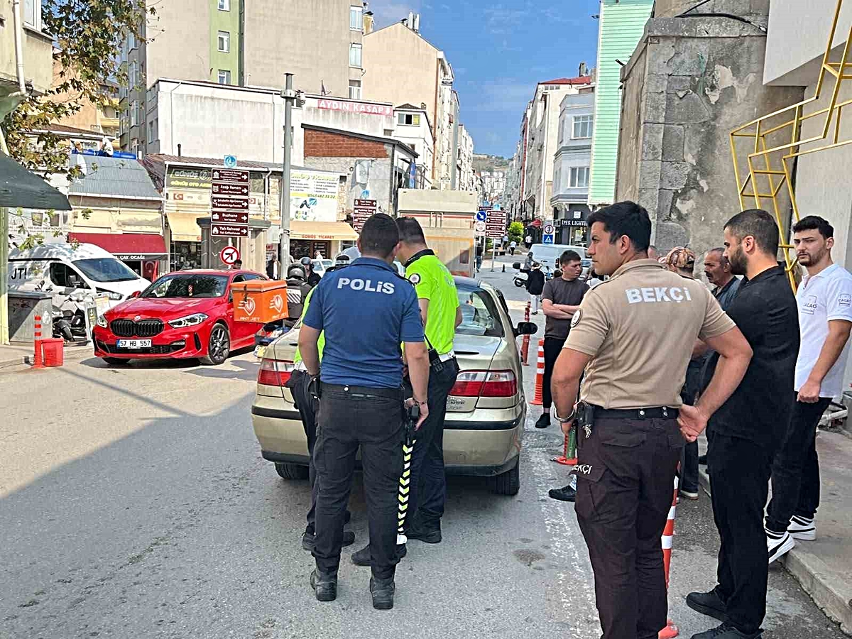 Sinop'ta sara krizi geçiren genç otomobile çarparak yaralandı