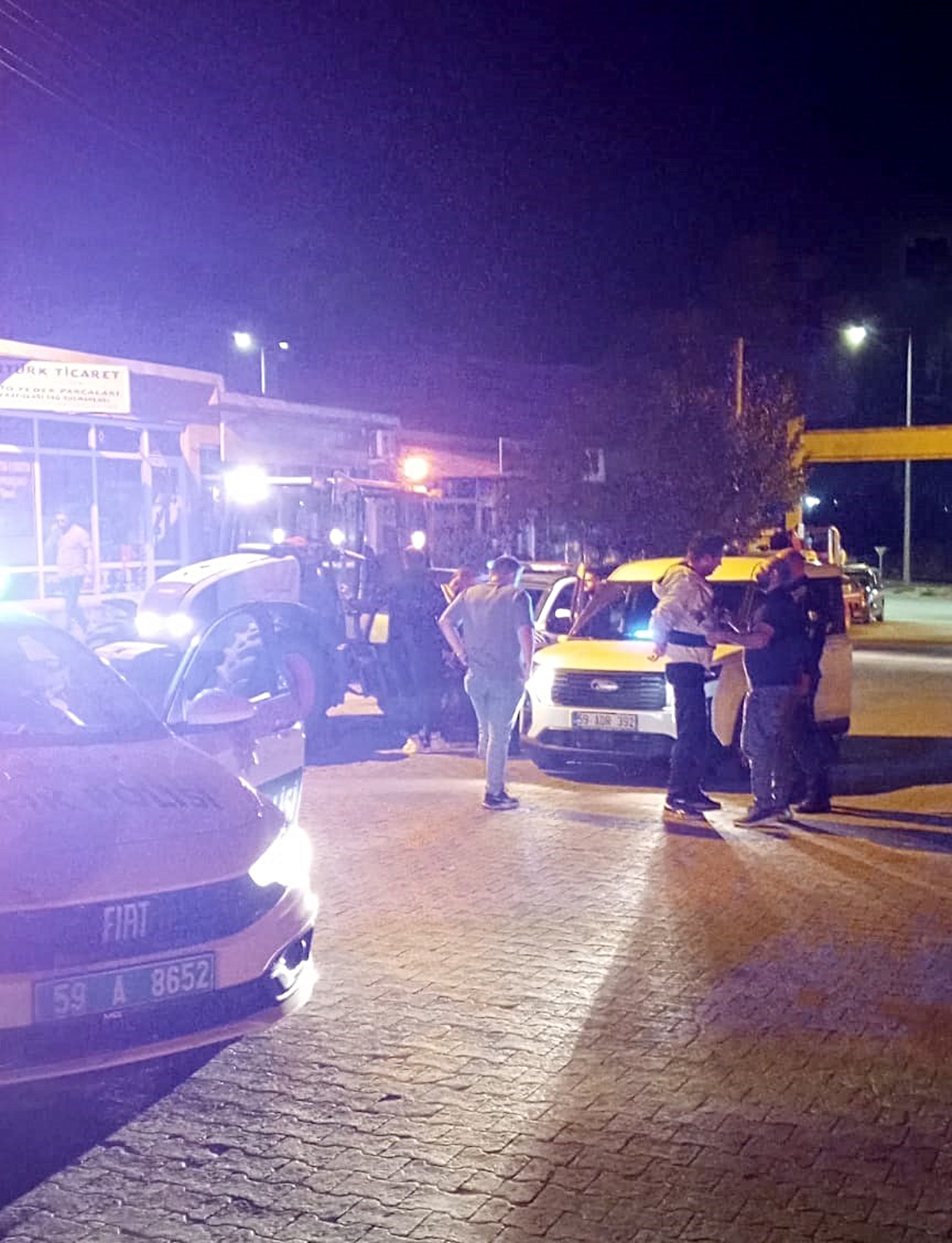 Tekirdağ Muratlı'da traktörüyle kaçan sürücü polis aracına çarpınca gözaltına alındı
