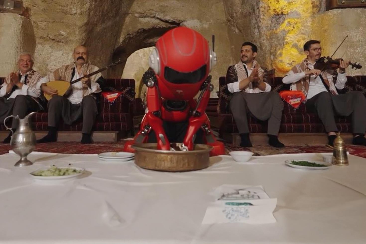 TEKNOFEST robotu sıra gecesinde çiğköfte yoğurdu