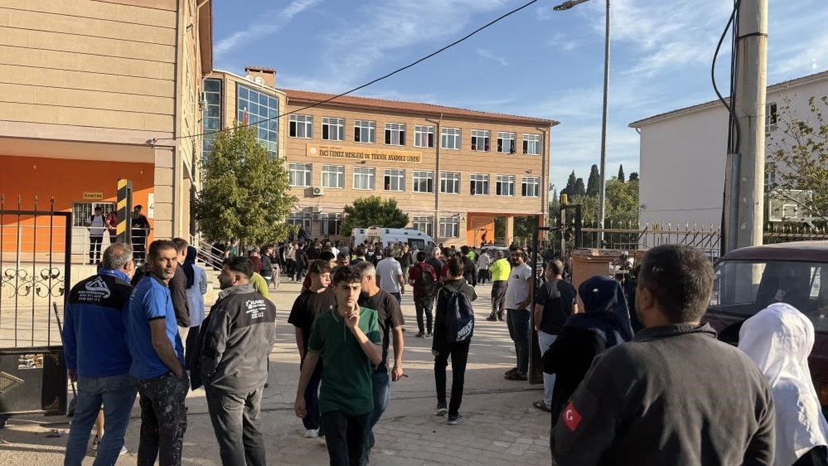 Turgutlu'da okul önünde silahlı saldırıda 11 öğrenci yaralandı, 3'ü hayati tehlikede