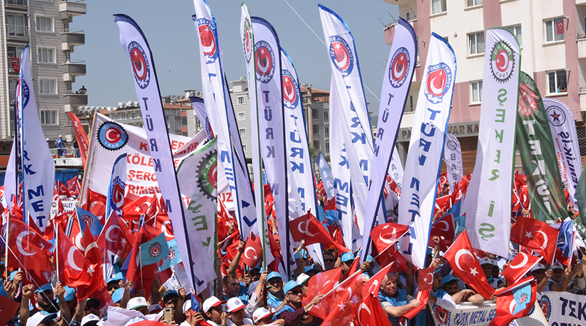 TÜRK-İŞ, Manisa Turgutlu'daki saldırıyı kınadı; 2'si ağır 11 öğrenci yaralandı