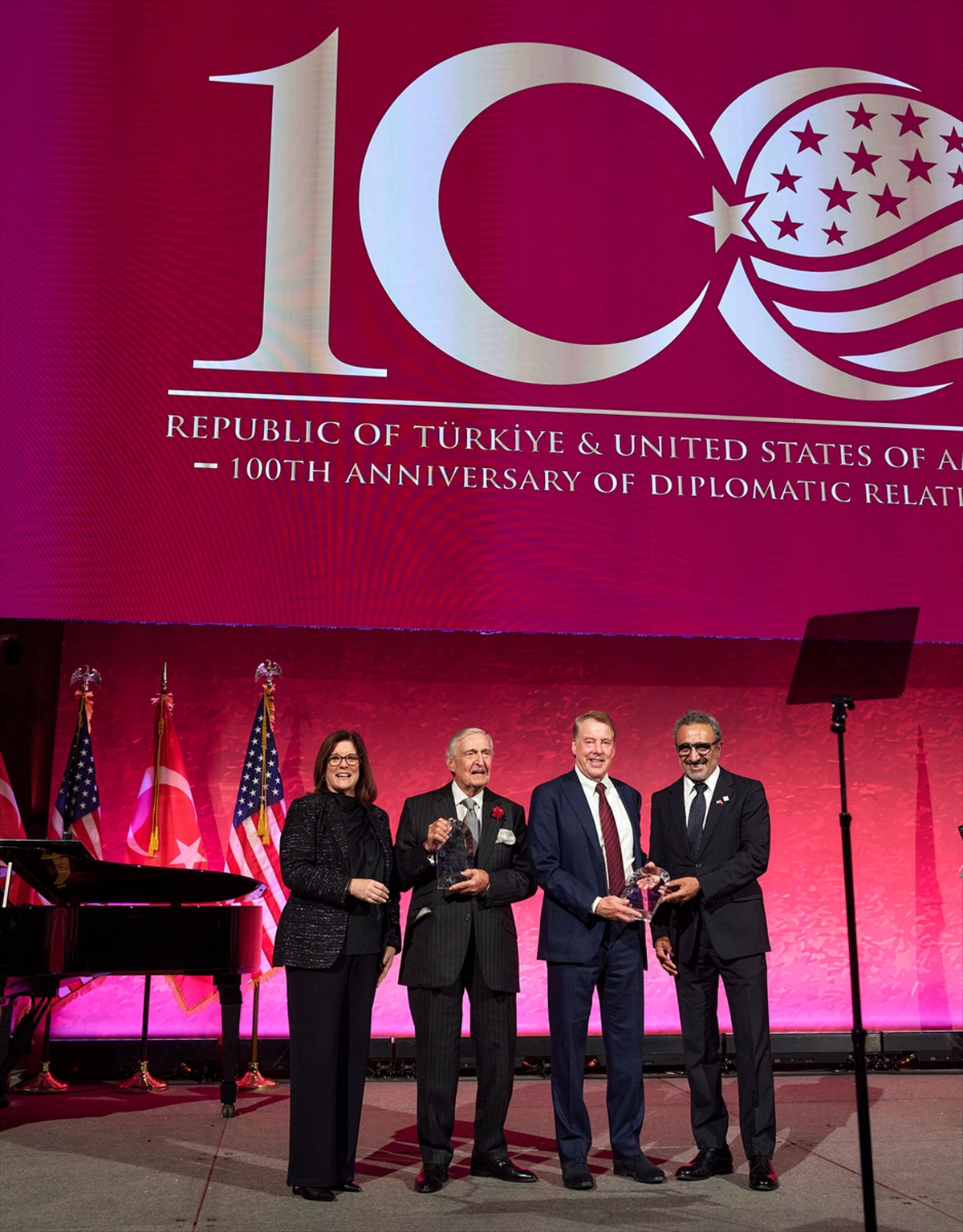 Türkiye-ABD Galası'nda Rahmi Koç ve Bill Ford onur ödülüne layık görüldü