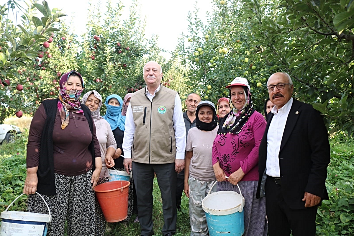TZOB Genel Başkanı Bayraktar, Çivril’de elma üretiminde 4,5 milyon ton bekliyor