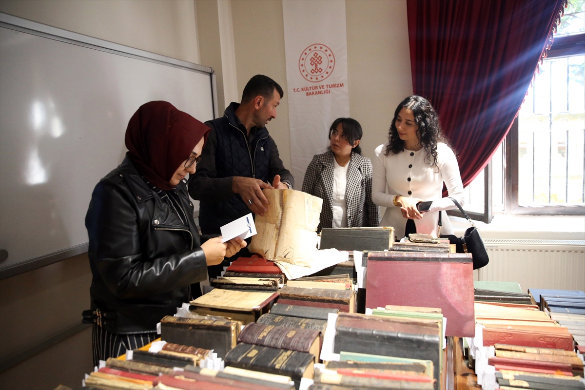 Vali Dallı, Kastamonu'daki yazma eser kütüphanesine yapılan 228 bağışa teşekkür etti