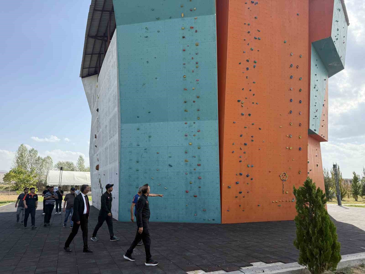 Van ve Bitlis AFAD müdürleri, 2026’daki bölgesel kamp alanını Edremit’te inceledi